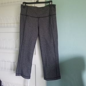 Lululemon Athletica Cropped Capri Chevron Pattern Slit Calves Leggings